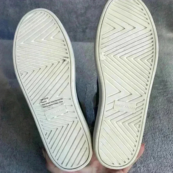 Lucky Brand Kichai Cozy Chelsea Boot in Black Size 8.5 NIB - Picture 7 of 7